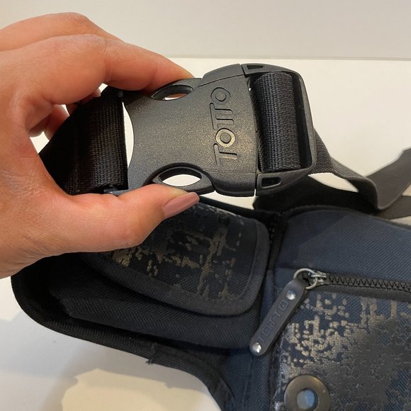 Totto Tactical Fanny Pack in Navy - Picture 5 of 9